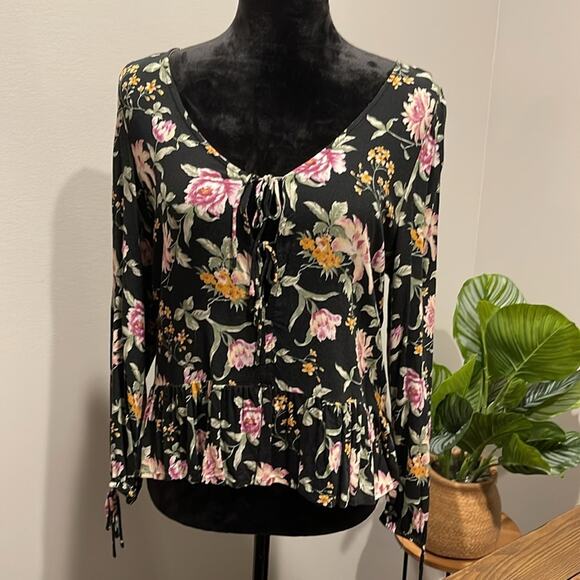 American Eagle top - Picture 1 of 9